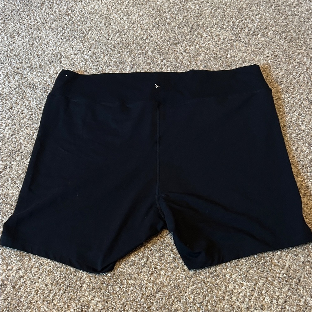 Old Navy Black Women's Biker Shorts - Picture 4 of 5